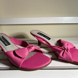 Vintage/ 90s Etienne Aigner pink kitten heel